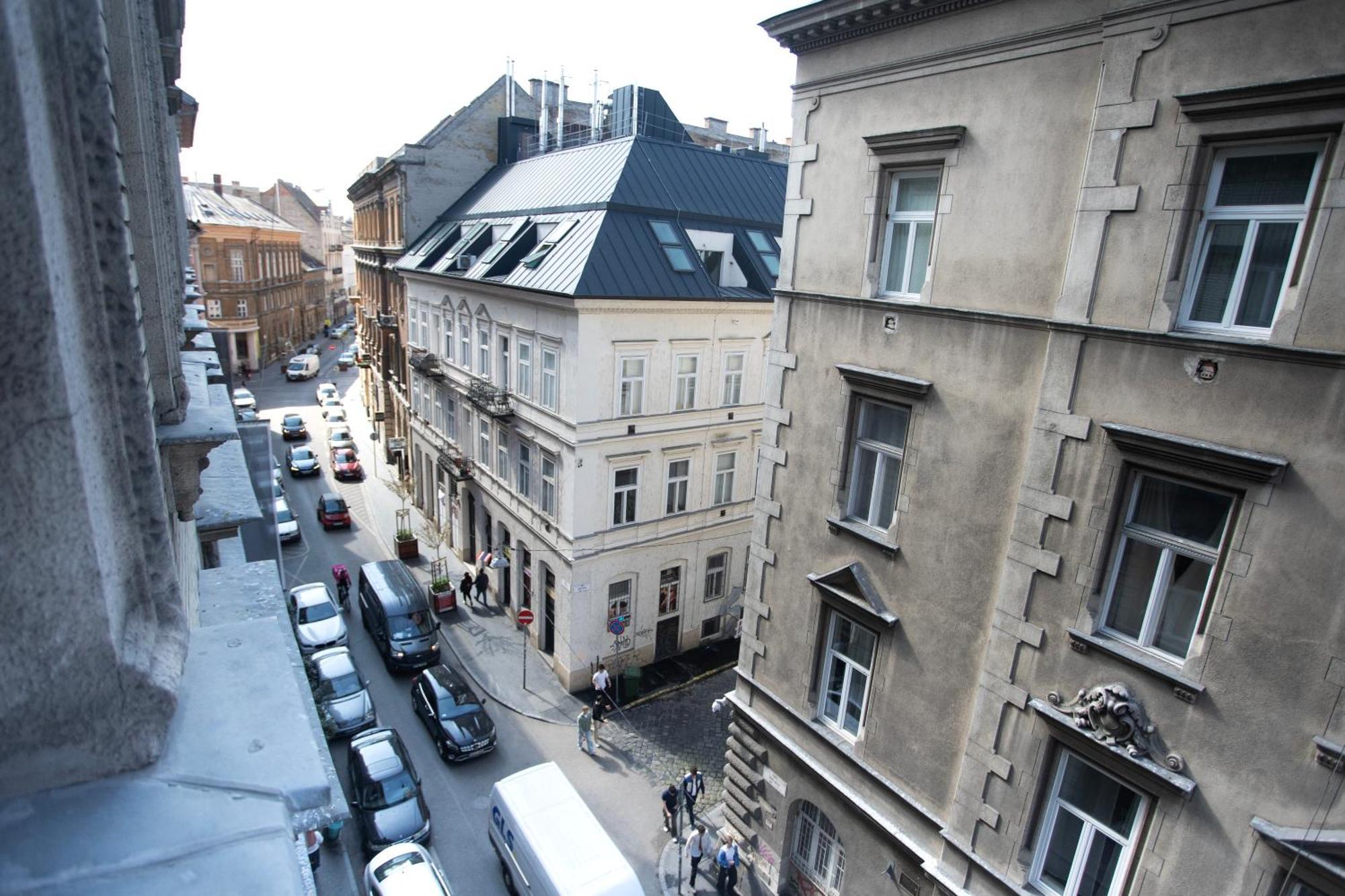 Artsy Central Elizabeth Boulevard Suites, Budapest